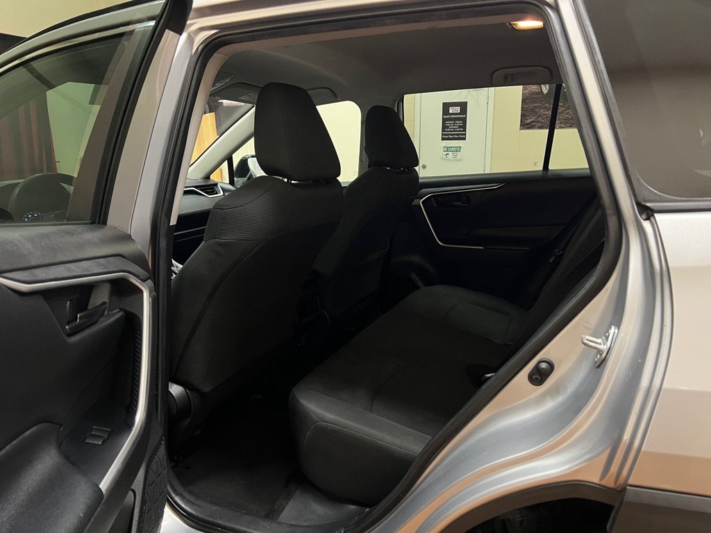 Used 2019 Toyota RAV4 LE FWD image 16