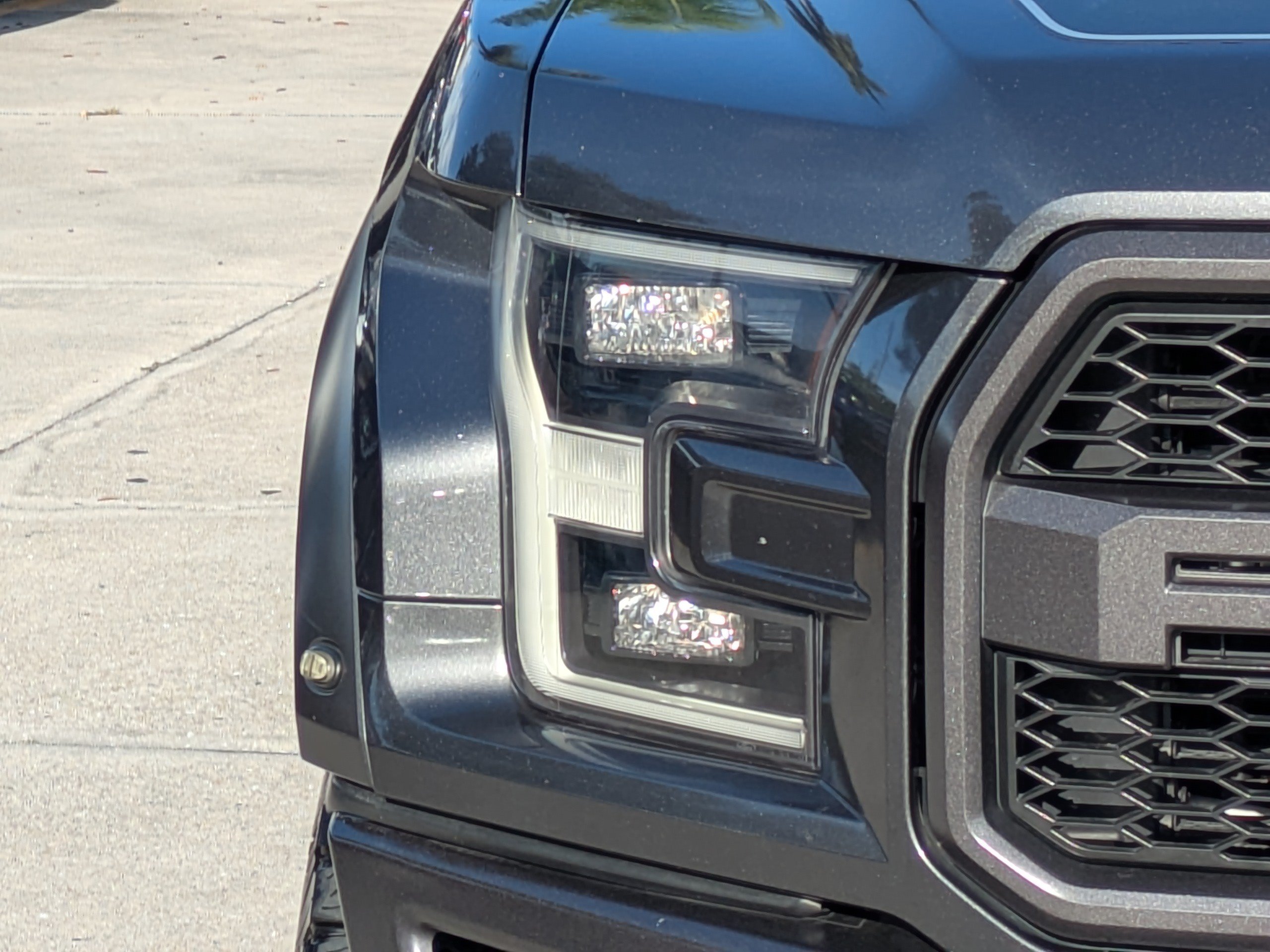 Used 2019 Ford F150 Raptor w/ Equipment Group 802A Luxury AWD/4WD image 9