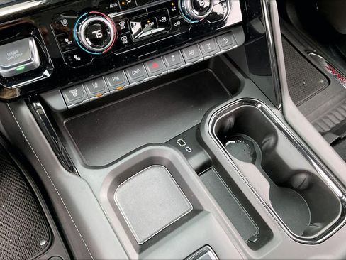 Used 2024 GMC Sierra 2500 AT4X image 35