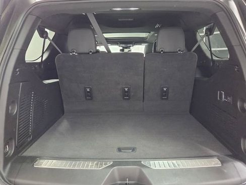 Used 2024 GMC Yukon XL Denali RWD image 12