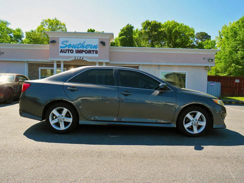 Used 2012 Toyota Camry SE FWD image 6
