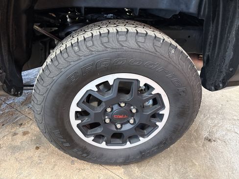 Used 2025 Toyota Tacoma TRD Off-Road w/ TRD Off Road Upgrade Package image 6