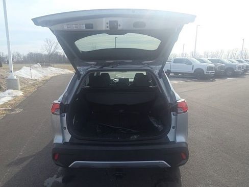 Used 2024 Toyota Corolla Cross XLE w/ Convenience Package image 11