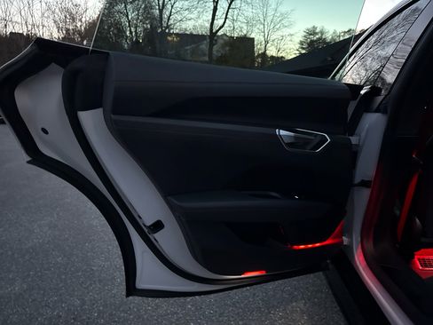 Used 2022 Audi e-tron GT Premium Plus w/ Performance Package image 29