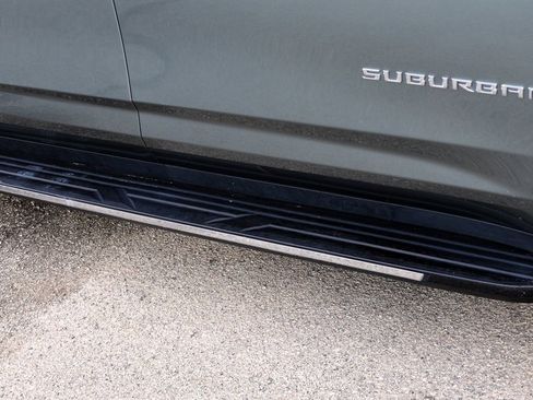 Used 2023 Chevrolet Suburban Premier image 8