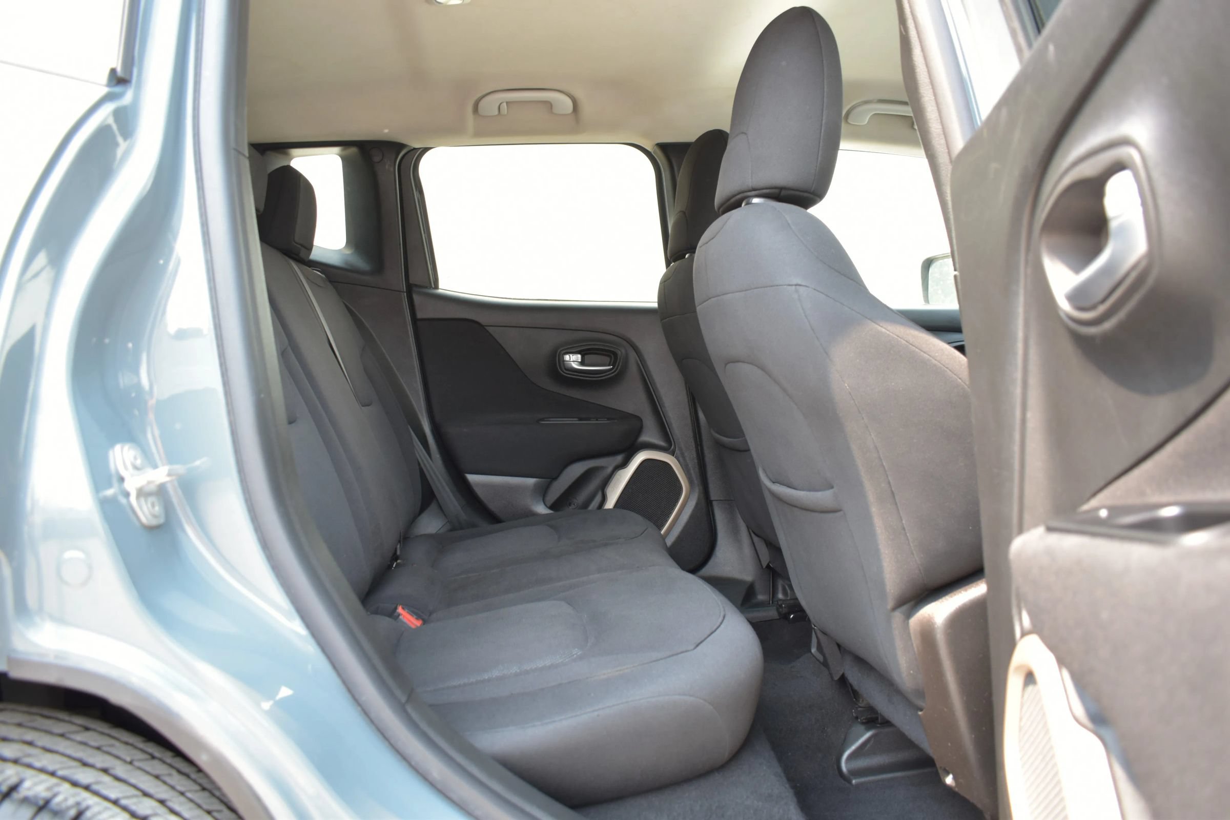 Used 2017 Jeep Renegade Latitude FWD image 16