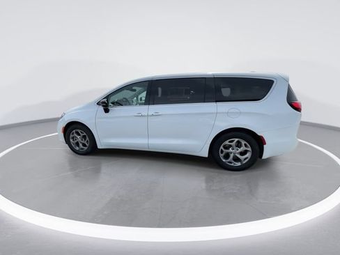 Certified 2024 Chrysler Pacifica Limited FWD image 5