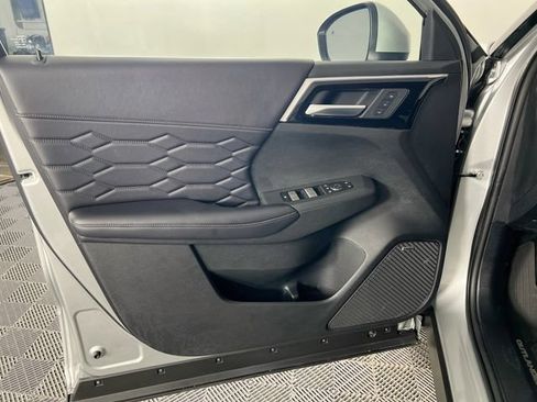 Used 2025 Mitsubishi Outlander SEL AWD/4WD image 20