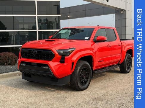 Used 2024 Toyota Tacoma TRD Sport w/ TRD Sport Premium Package AWD/4WD image 7