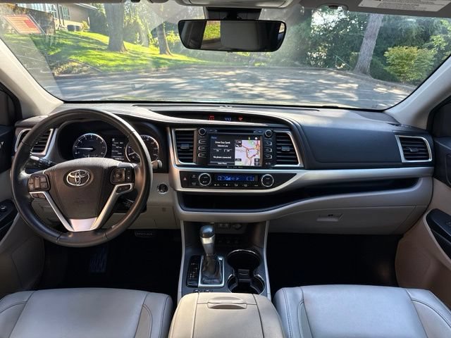 Used 2018 Toyota Highlander XLE AWD/4WD image 17