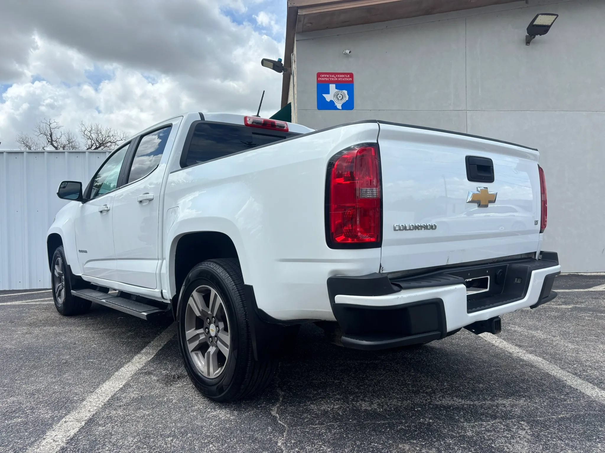 Used 2016 Chevrolet Colorado LT w/ LT Convenience Package RWD image 3