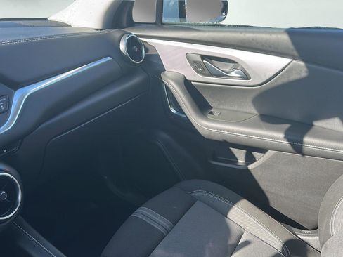 Used 2025 Chevrolet Blazer LT image 24