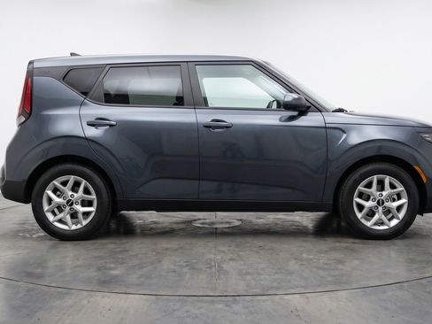 Used 2025 Kia Soul LX w/ LX Technology Package FWD image 11