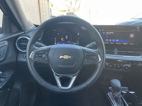Used 2025 Chevrolet Trax LT w/ LT Convenience Package image 33