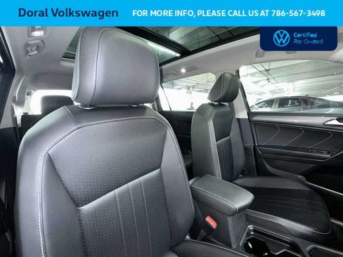 Used 2023 Volkswagen Tiguan SE w/ Panoramic Sunroof Package FWD image 27