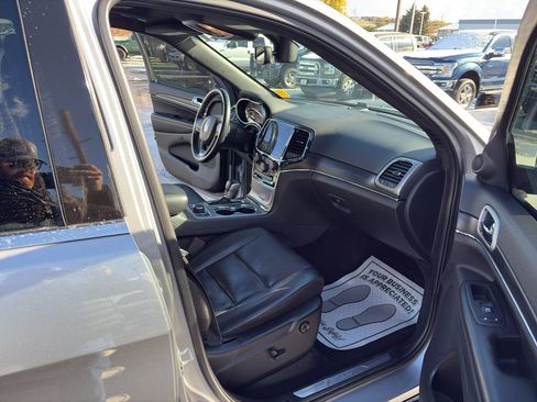 Used 2020 Jeep Grand Cherokee Limited w/ Luxury Group II image 24
