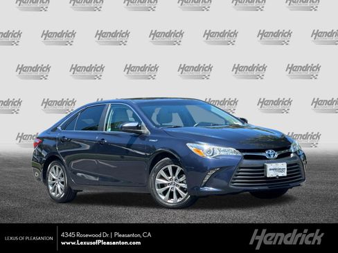 Used 2017 Toyota Camry XLE w/ Moonroof Package FWD image 1