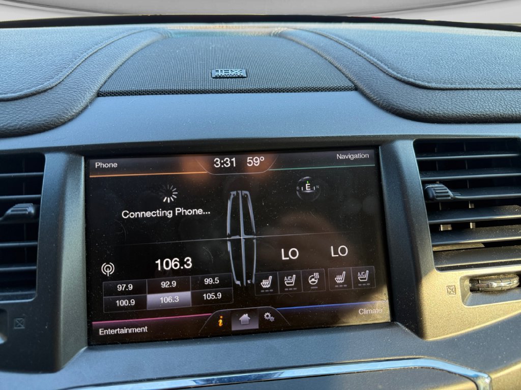 Used 2013 Lincoln MKS AWD image 19