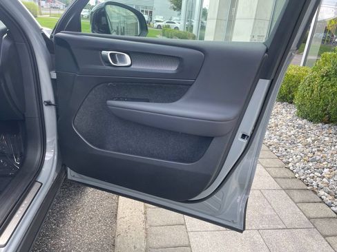 Used 2025 Volvo XC40 B5 Plus AWD/4WD image 15