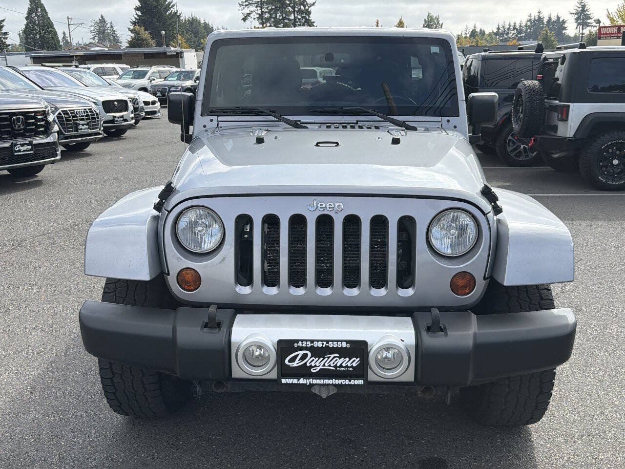Used 2013 Jeep Wrangler Unlimited Sahara w/ Connectivity Group AWD/4WD image 11