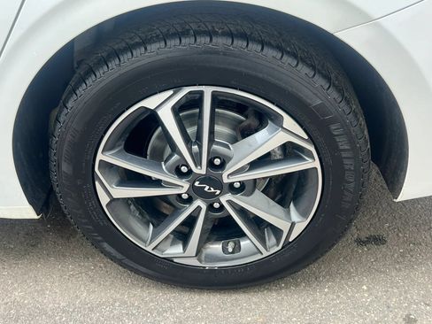 Used 2022 Kia Forte LXS FWD image 10