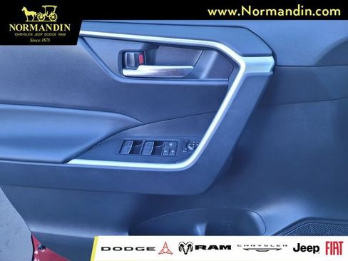 Used 2025 Toyota RAV4 XLE FWD image 15