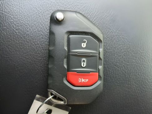 Used 2023 Jeep Gladiator Rubicon w/ LED Lighting Group image 34