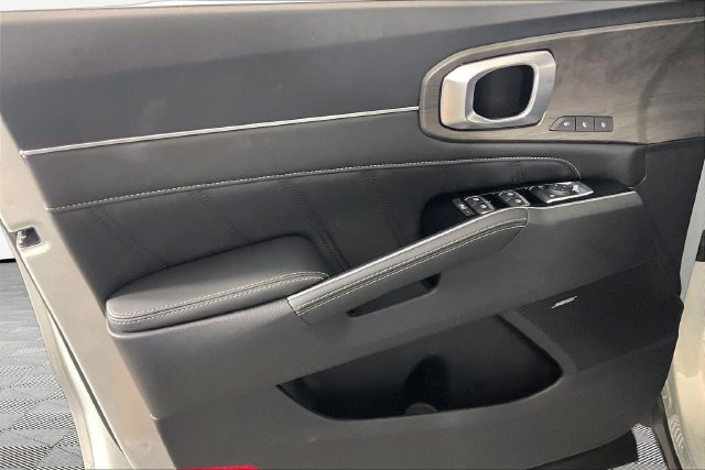 Certified 2026 Kia Sorento SX Prestige AWD/4WD image 18