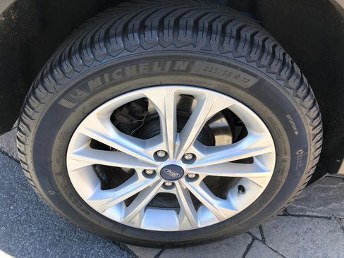 Used 2018 Ford Escape SE w/ SE Sync 3 Package AWD/4WD image 9