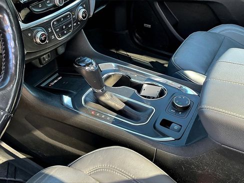 Used 2018 Chevrolet Traverse Premier image 18