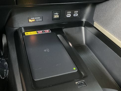 Used 2025 Toyota Camry LE image 20