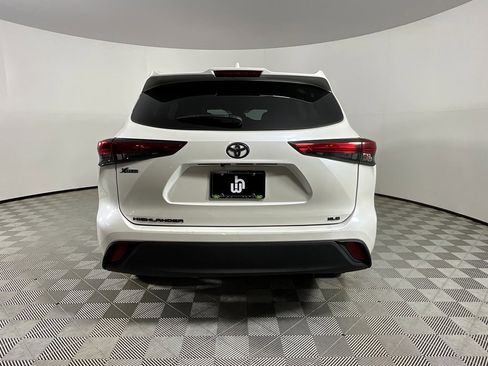 Used 2021 Toyota Highlander XLE image 8