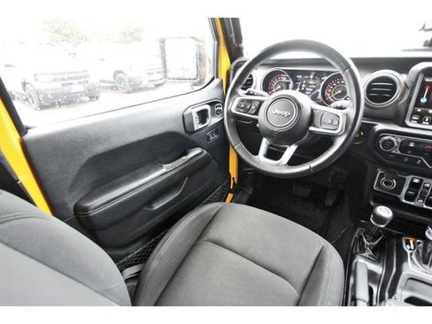 Used 2019 Jeep Wrangler Unlimited Sahara w/ Uconnect 4C Nav & Sound Group AWD/4WD image 7