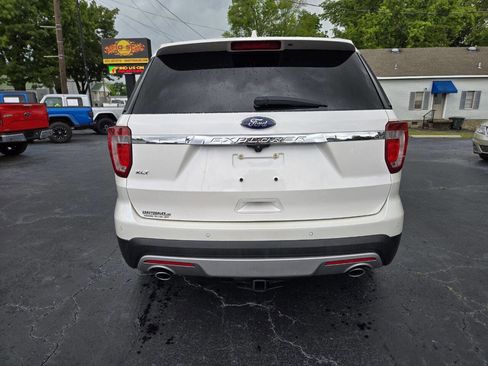 Used 2017 Ford Explorer XLT w/ Equipment Group 202A FWD image 5