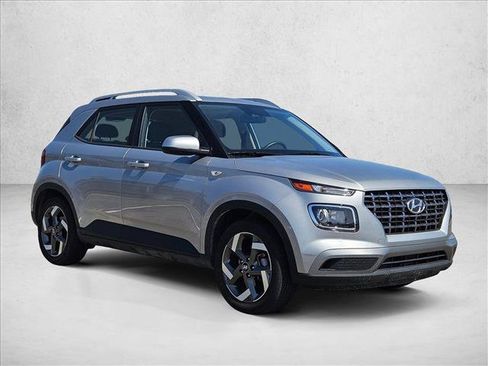 Used 2025 Hyundai Venue SEL FWD image 3