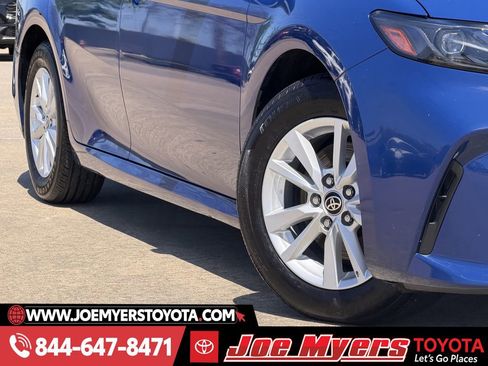 Used 2025 Toyota Camry LE image 12