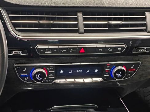 Used 2018 Audi Q7 3.0T Prestige w/ Prestige Package AWD/4WD image 9