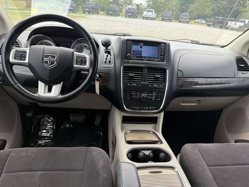 Used 2011 Dodge Grand Caravan Crew FWD image 3