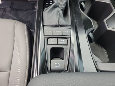 Used 2025 Toyota Camry SE image 24