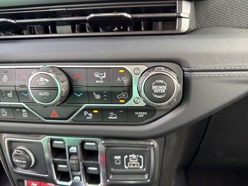 New 2025 Jeep Gladiator Rubicon image 44