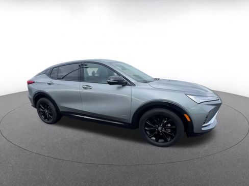 Used 2025 Buick Envista Sport Touring image 2