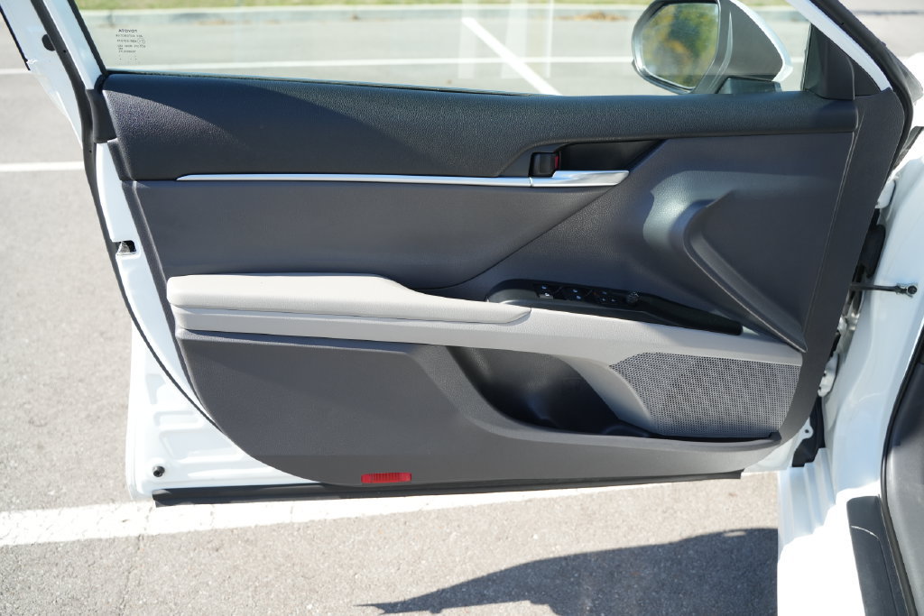 Used 2020 Toyota Camry SE FWD image 14