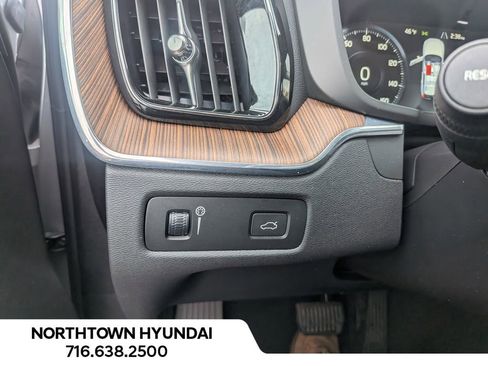 Used 2021 Volvo XC60 T5 Momentum image 28