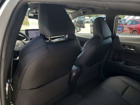 Used 2019 Toyota C-HR Limited FWD image 13