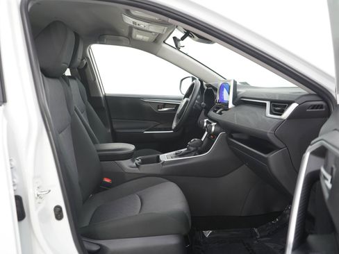 Used 2025 Toyota RAV4 XLE AWD/4WD image 11