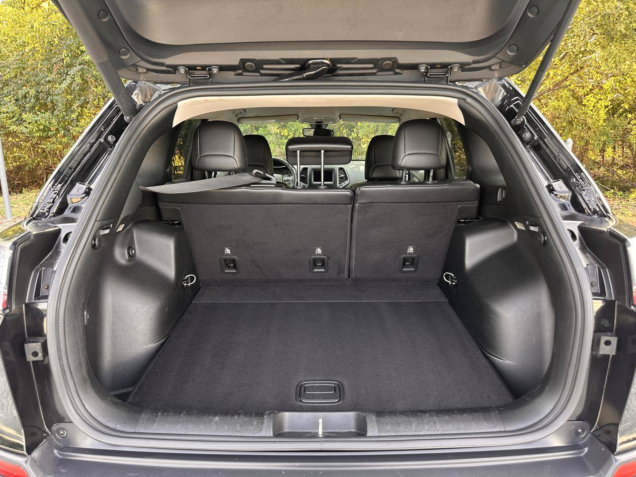 Used 2019 Jeep Cherokee Latitude Plus w/ Comfort/Convenience Group FWD image 30