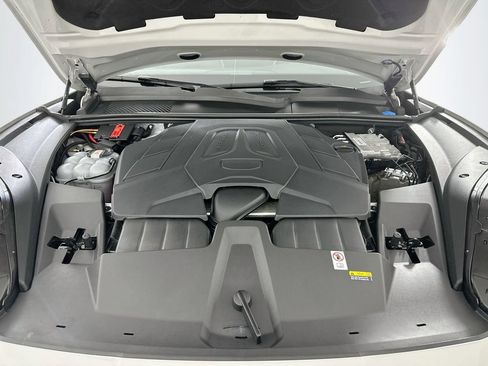 Certified 2024 Porsche Cayenne AWD/4WD image 32