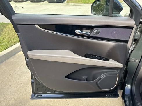 Certified 2023 Lincoln Nautilus Reserve image 21