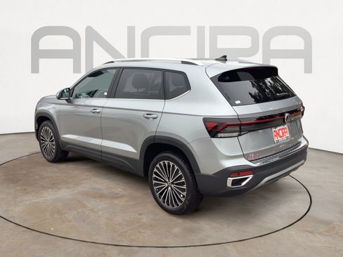 New 2026 Volkswagen Taos SE image 6