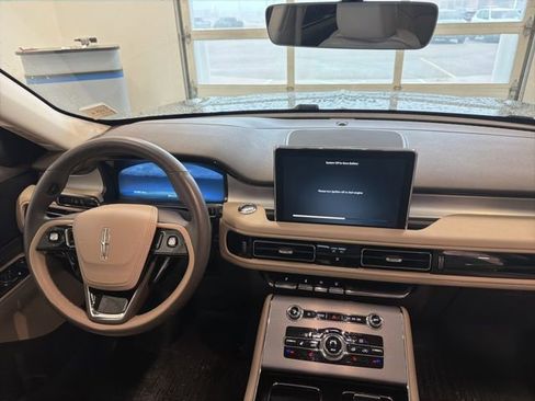 Used 2023 Lincoln Aviator AWD w/ Premium Package image 23